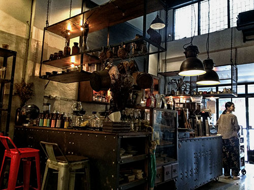 BREWFLAVORS Coffee Shop in Bang Saen